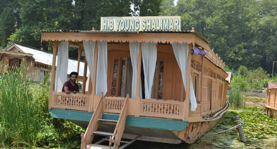 Young Shalimar Houseboat, Srinagar 1